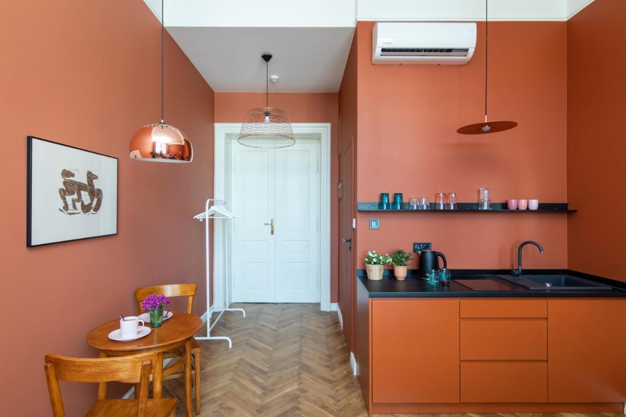 Barbacan Suites - Old Town Apartments - By Upstairs Cracóvia Exterior foto