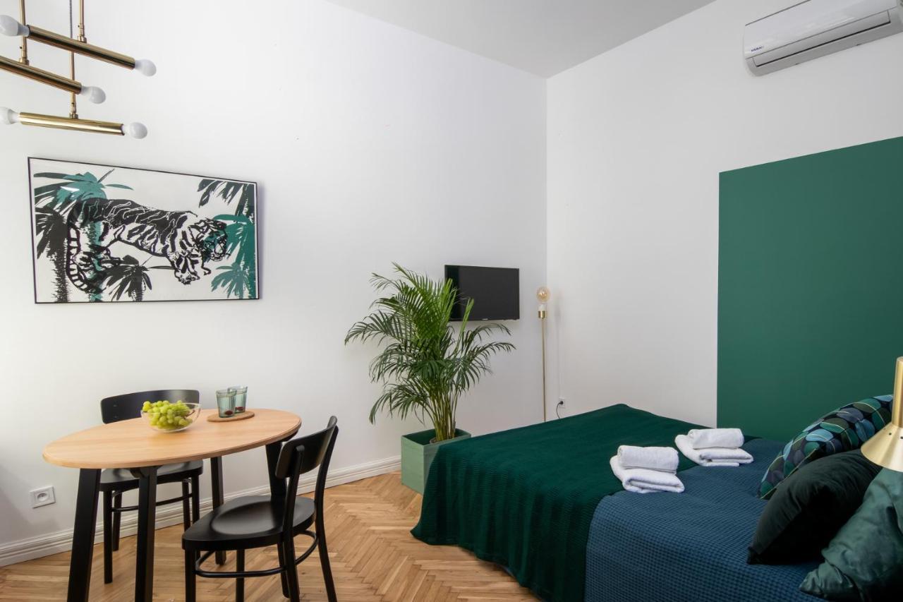 Barbacan Suites - Old Town Apartments - By Upstairs Cracóvia Exterior foto