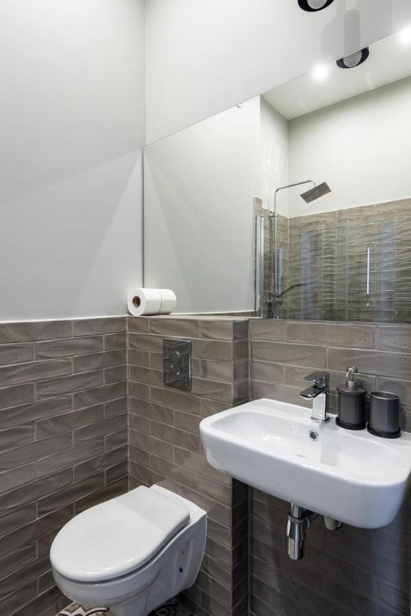 Barbacan Suites - Old Town Apartments - By Upstairs Cracóvia Exterior foto